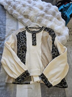 POL Cream and Olive Leopard-Trim Henley